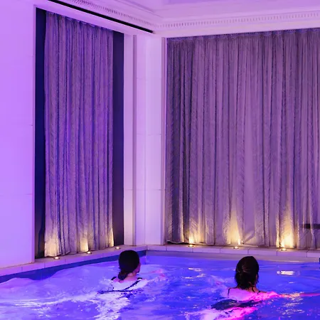 La Haussmann Hotel 4*