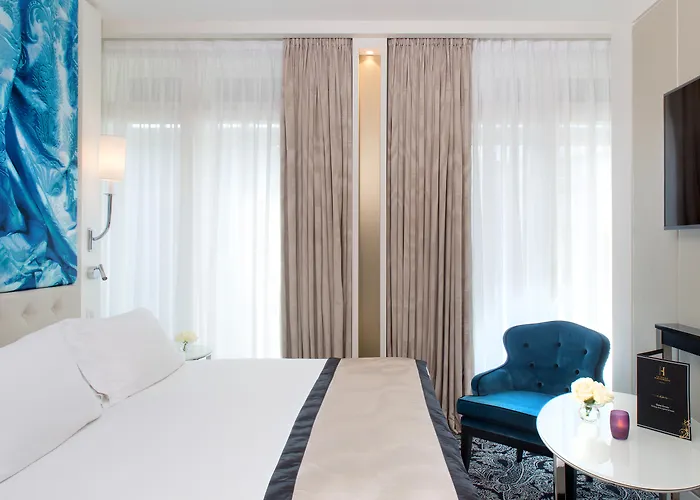 La Haussmann Hotel 4*