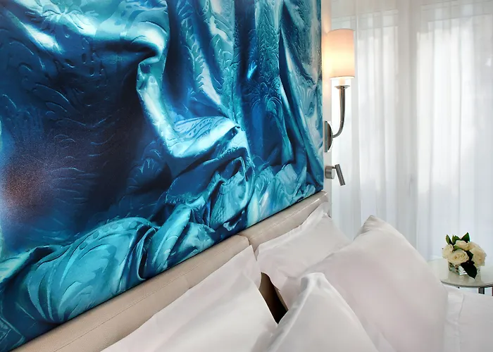 La Haussmann Hotel 4*